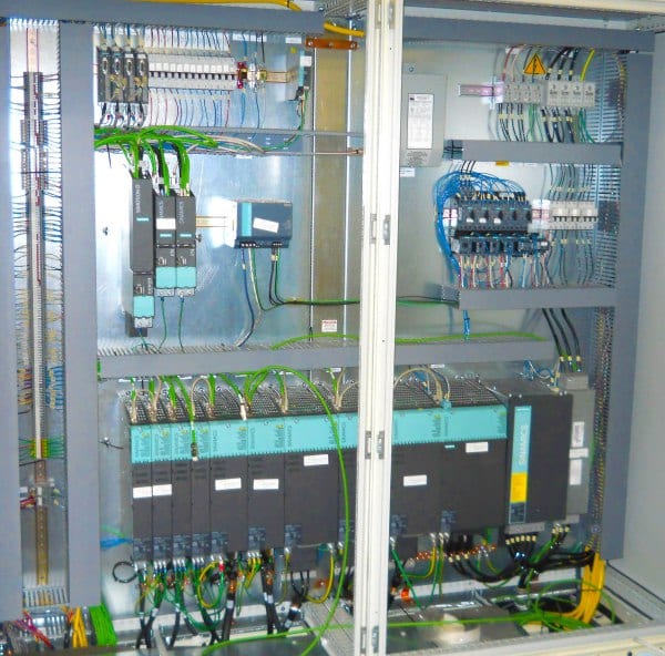 Simotion motion controllers, Sinamics drives, Simatic PLCs and various Simotics motors were used in the building of the first all-Siemens controlled platform machine at Bretting.